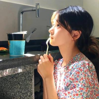 三角草的春天海报