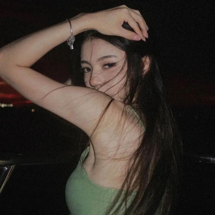 新女性海报